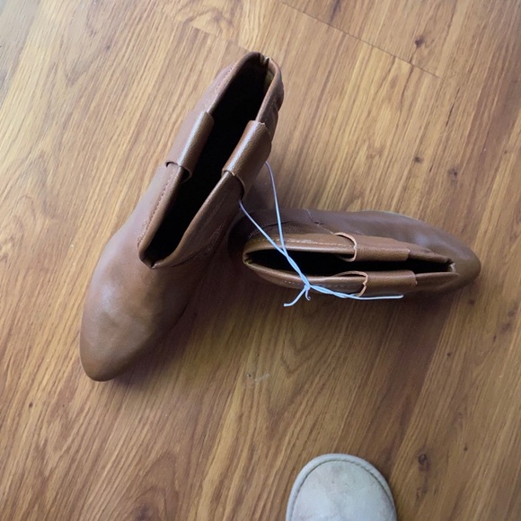 Brown faux leather short cut boots! - Picture 2 of 4